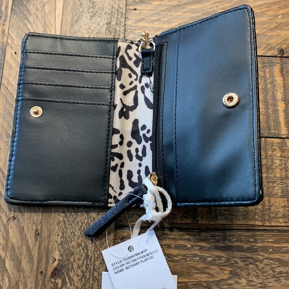 Jessica Simpson wallet - Picture 2 of 4